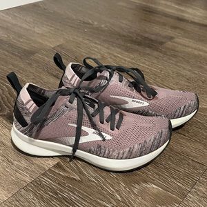 Brooks Levitate 4 - Size 6.5